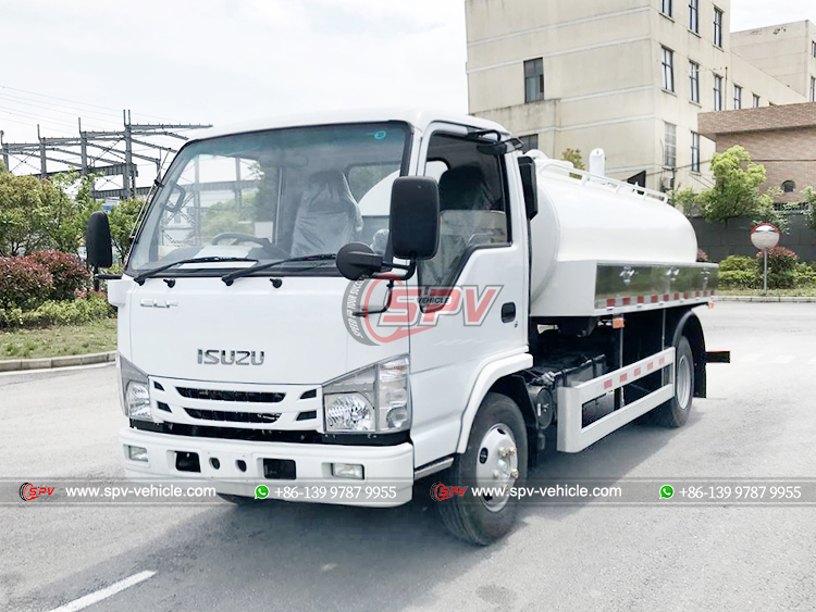 ISUZU 100P Light Honey Sucker Truck - Front Left Side